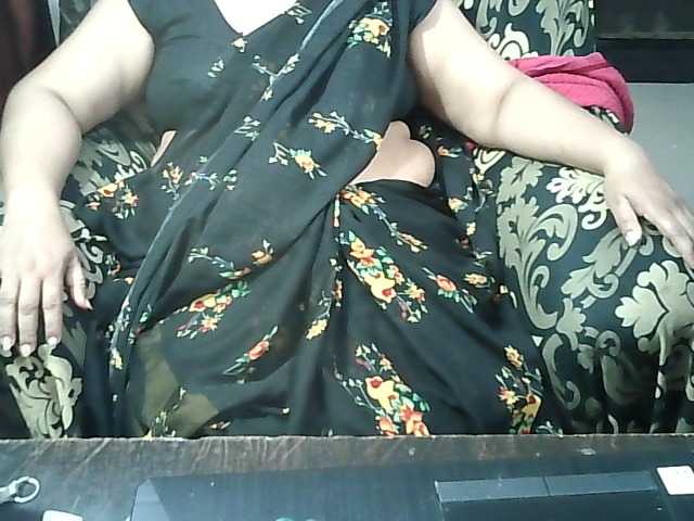 Indianbhabhimilf40 live webcam show