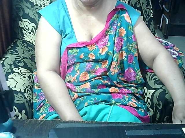 Indianbhabhimilf40 live cam on BongaCams