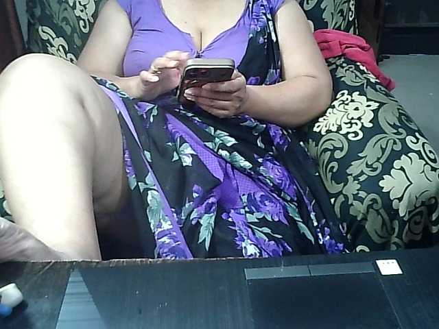 Indianbhabhimilf40 live cam on BongaCams