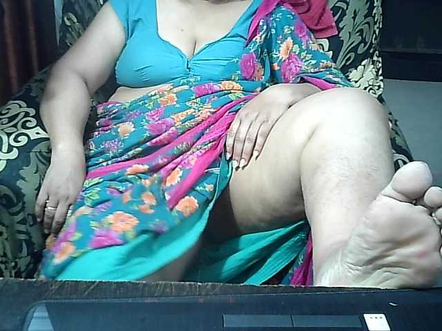 Indianbhabhimilf40's BongaCams show and profile