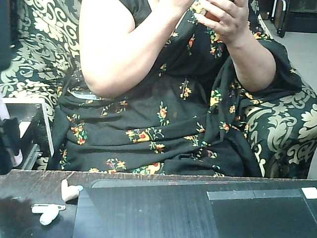 Indianbhabhimilf40 live cam on BongaCams