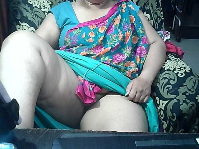 Indianbhabhimilf40 live cam on BongaCams
