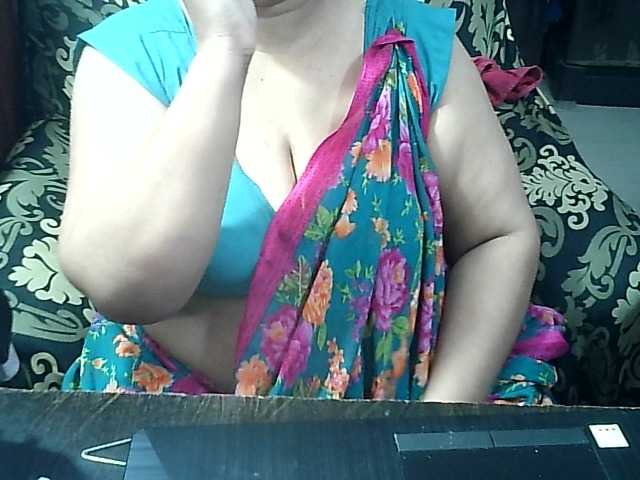 Indianbhabhimilf40 live cam on BongaCams