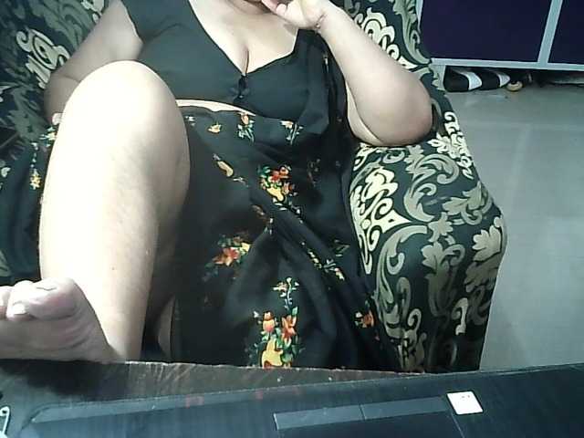 Indianbhabhimilf40 live cam preview