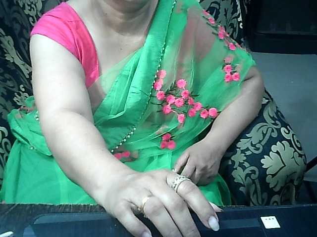 Indianbhabhimilf40 live cam on BongaCams