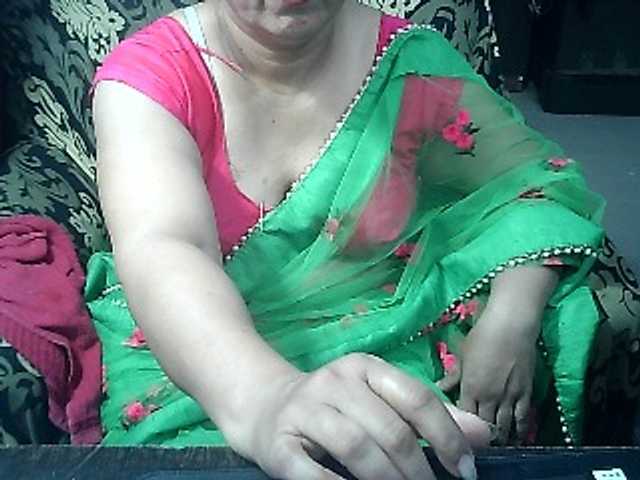 Indianbhabhimilf40 live cam on BongaCams