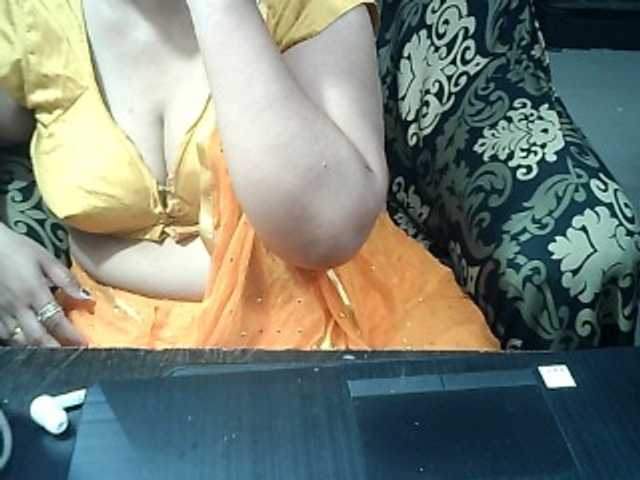 Indianbhabhimilf40 live cam on BongaCams