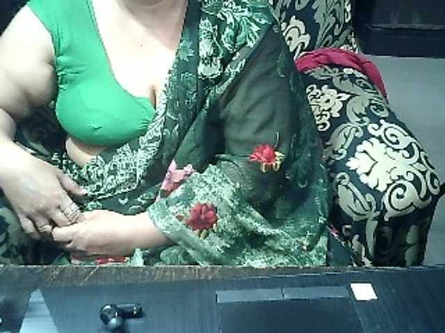 Indianbhabhimilf40's BongaCams show and profile