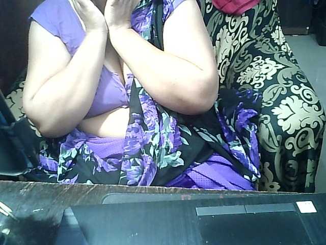 Indianbhabhimilf40 live cam on BongaCams