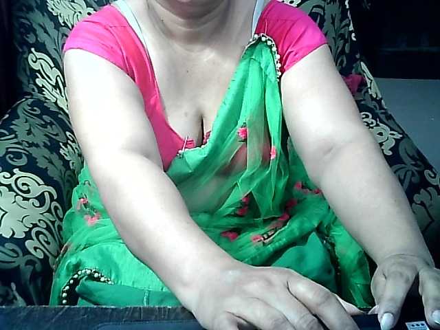 Indianbhabhimilf40 live cam on BongaCams