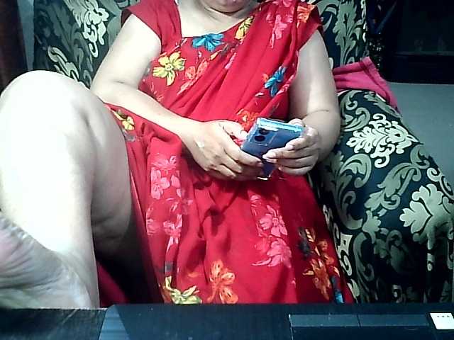 Indianbhabhimilf40 live cam on BongaCams