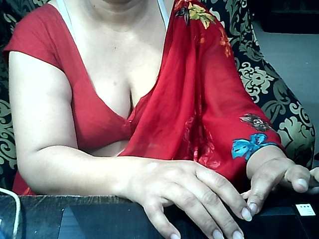 Indianbhabhimilf40 live cam on BongaCams