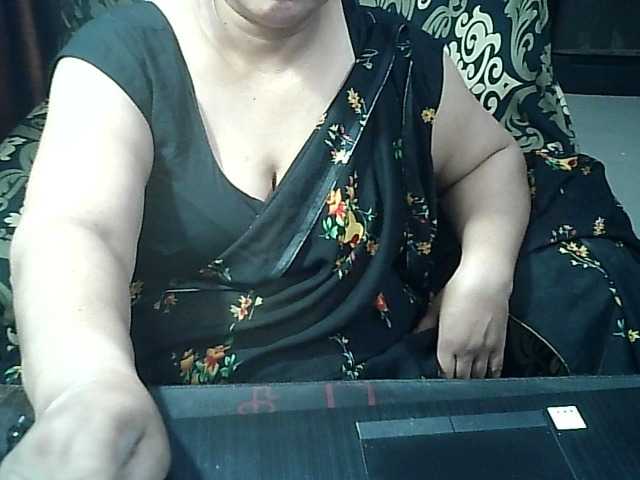 Indianbhabhimilf40, live now on BongaCams