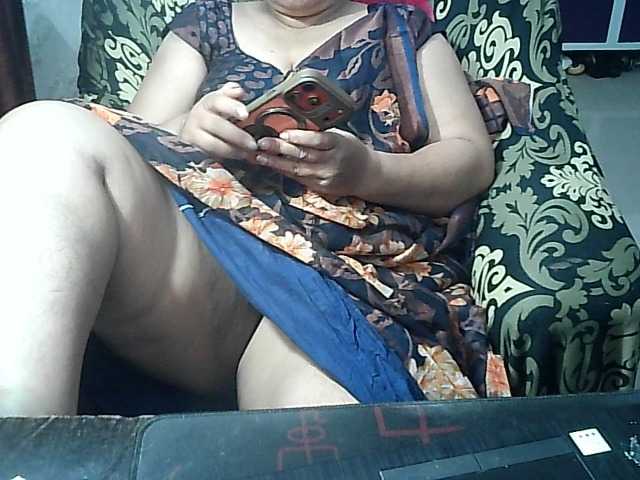 Indianbhabhimilf40 live cam on BongaCams