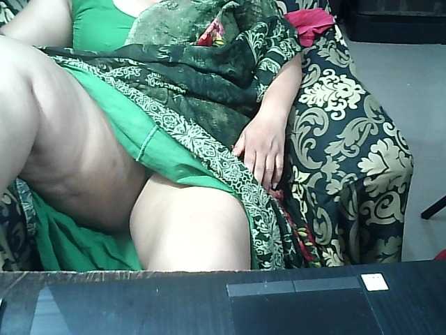 Indianbhabhimilf40 live webcam show