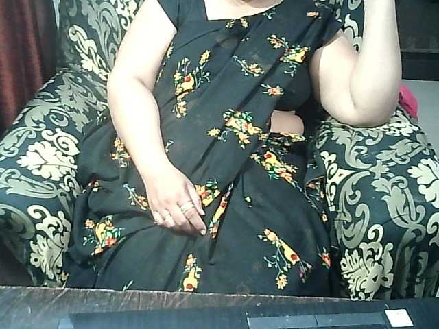 Indianbhabhimilf40 live cam on BongaCams
