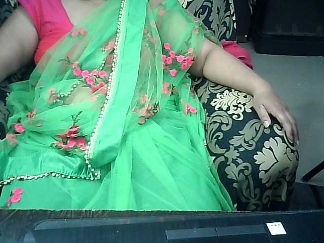 Indianbhabhimilf40 live cam on BongaCams