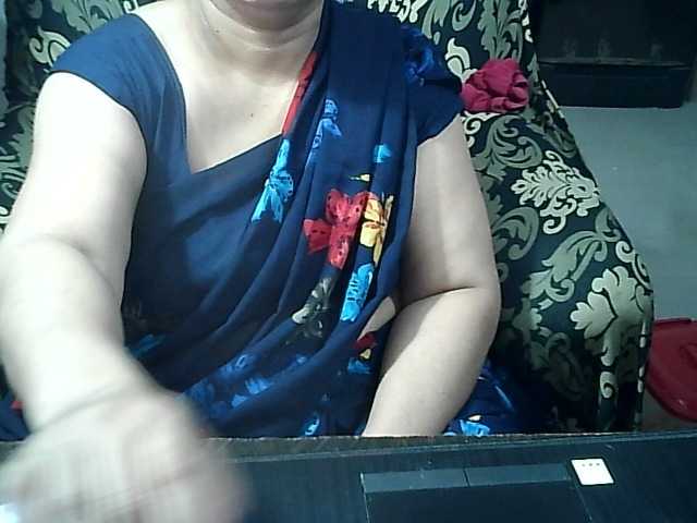 Indianbhabhimilf40 live cam on BongaCams