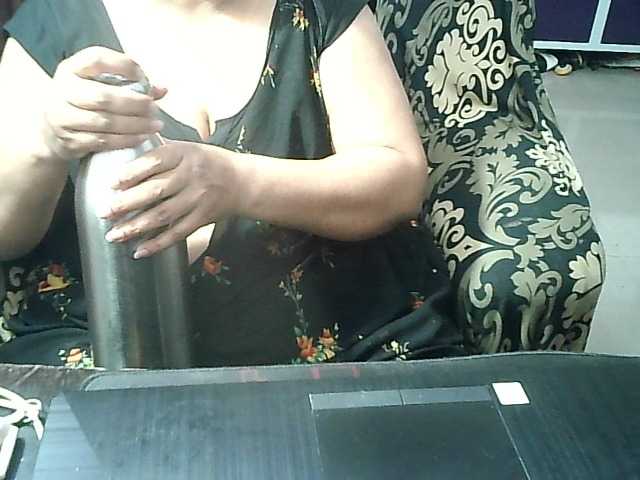 Indianbhabhimilf40 live cam on BongaCams