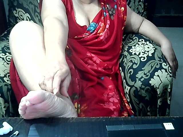 Indianbhabhimilf40 live cam on BongaCams