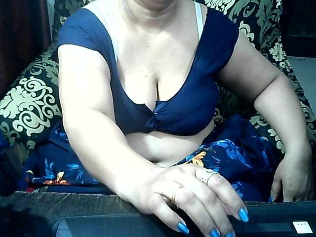 Indianbhabhimilf40 live cam on BongaCams