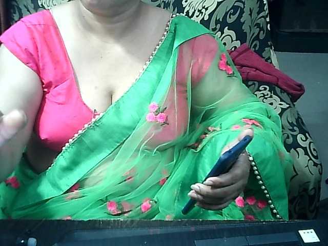 Indianbhabhimilf40 live cam on BongaCams