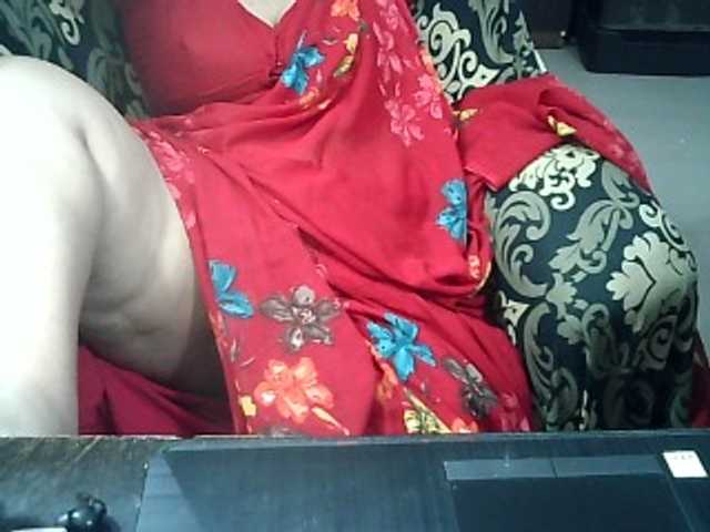 Indianbhabhimilf40 live cam on BongaCams