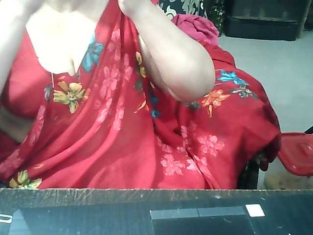 Indianbhabhimilf40 live cam on BongaCams