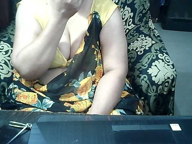 Indianbhabhimilf40 live cam on BongaCams