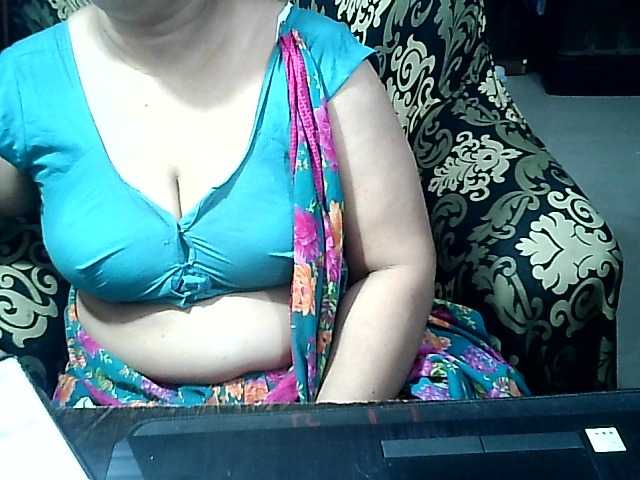 Indianbhabhimilf40 live cam on BongaCams