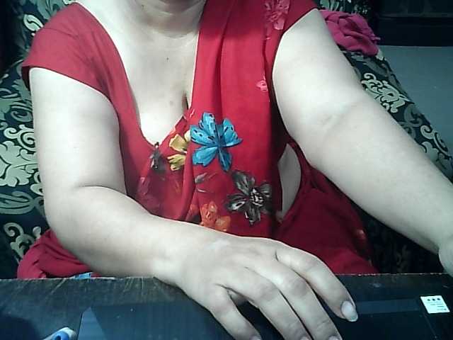 Indianbhabhimilf40 live webcam show