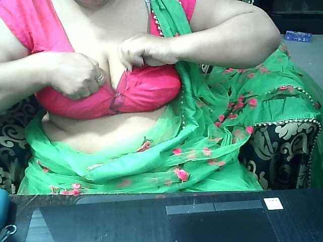 Indianbhabhimilf40 live cam on BongaCams