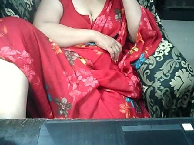 Indianbhabhimilf40 live cam on BongaCams