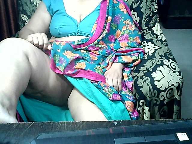 Indianbhabhimilf40 live cam