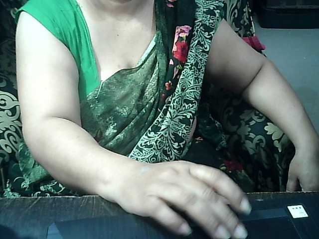 Indianbhabhimilf40 live webcam show