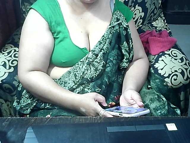 Indianbhabhimilf40's BongaCams show and profile