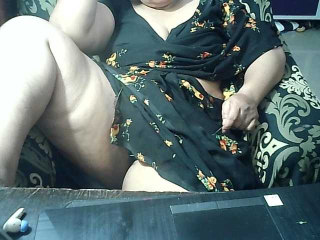 Indianbhabhimilf40 live cam on BongaCams