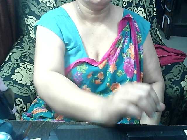 Indianbhabhimilf40 live cam on BongaCams