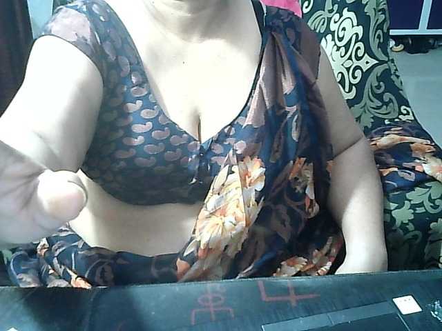 Indianbhabhimilf40 live cam on BongaCams
