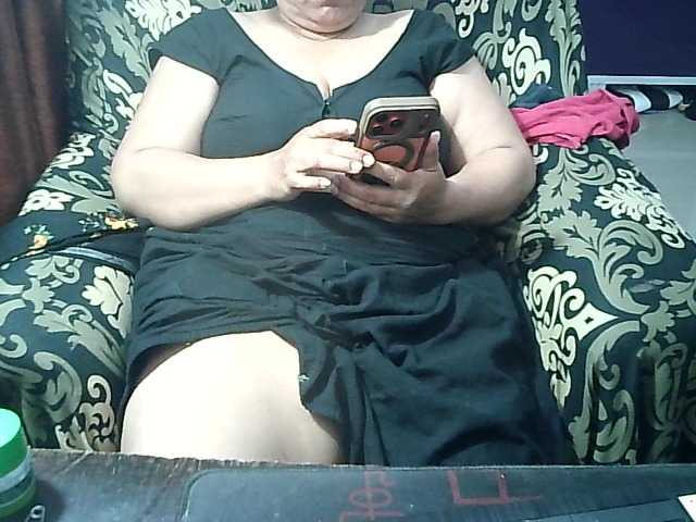 Indianbhabhimilf40 live cam on BongaCams