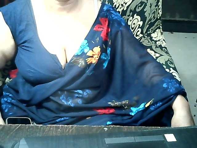 Indianbhabhimilf40 live cam on BongaCams