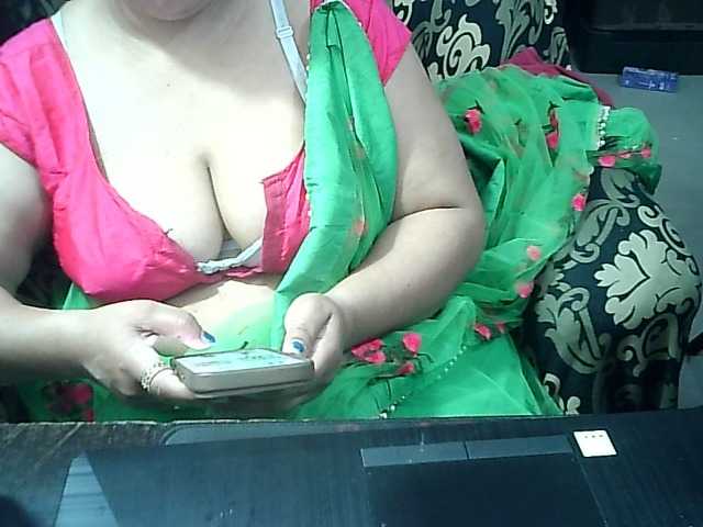 Indianbhabhimilf40 live cam on BongaCams