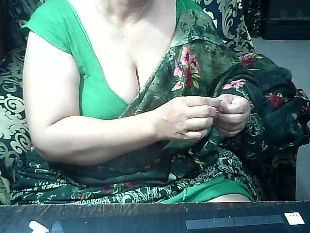 Indianbhabhimilf40 live webcam show