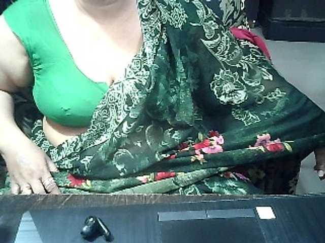 Indianbhabhimilf40's BongaCams show and profile