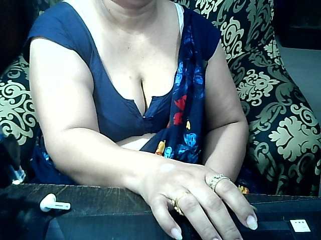 Indianbhabhimilf40 live cam on BongaCams