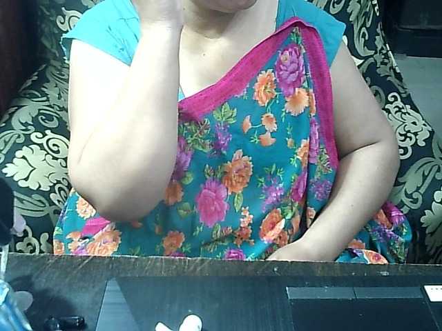 Indianbhabhimilf40 live cam on BongaCams