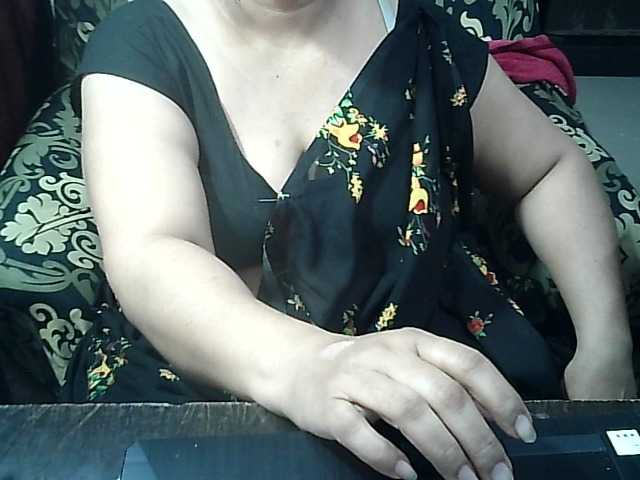 Indianbhabhimilf40 live cam on BongaCams