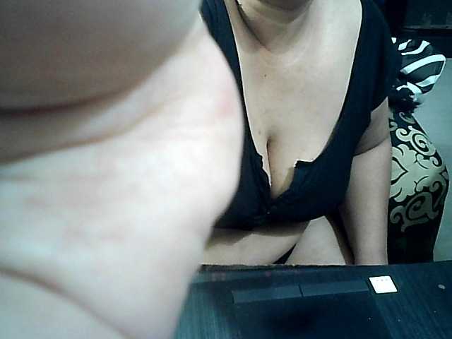 Indianbhabhimilf40 live cam on BongaCams