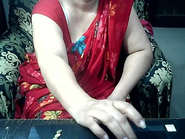 Indianbhabhimilf40 live cam on BongaCams