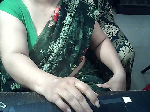 Indianbhabhimilf40 live webcam show